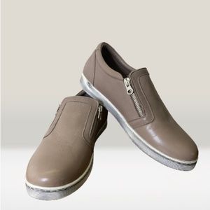#21 slip on sport shoe